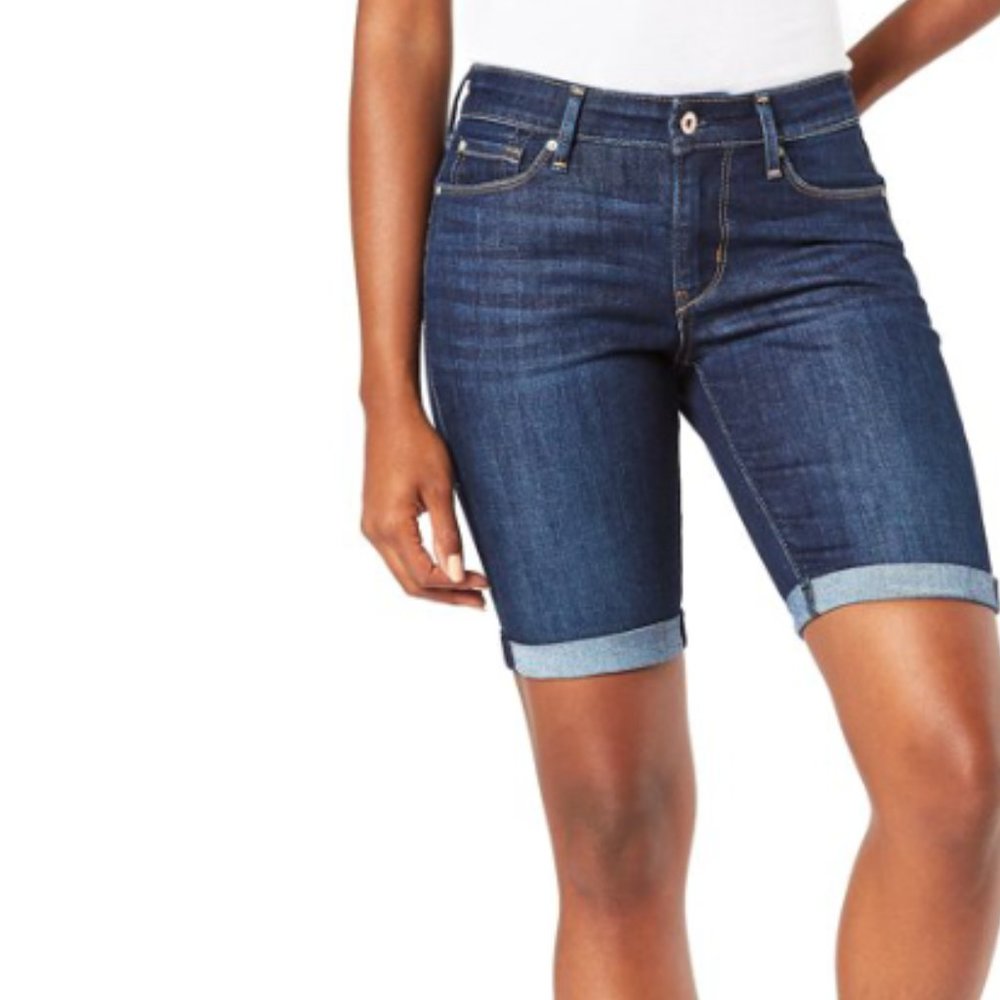 Shorts bermuda womens new size 22 Signature Levi Strauss 66% cotton 33%polyester